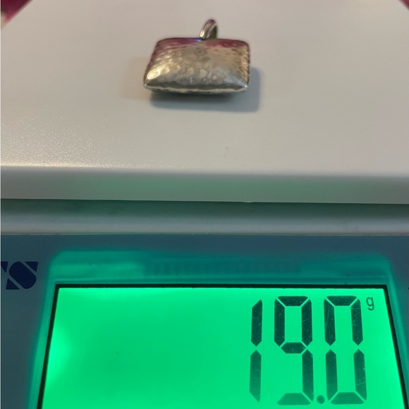 Silpada S1118 Iconic Puffy Hammered Square Pillow Sterling Silver Pendant - Picture 14 of 14